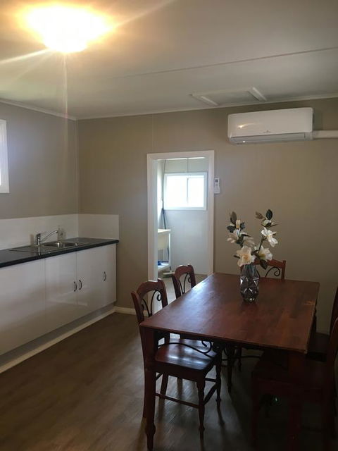 Desert Flower Cottages On Wolfram St - Accommodation Directory 3