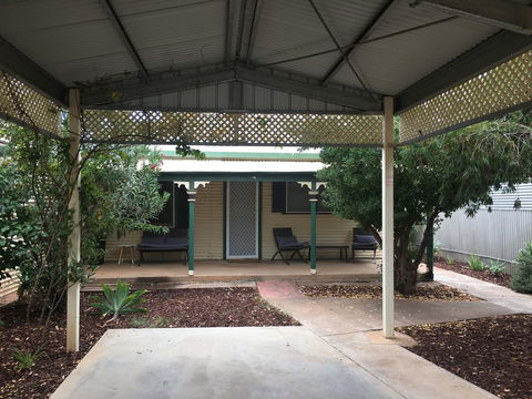 Desert Flower Cottages On Wolfram St - Accommodation Directory 2