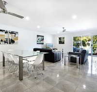 Diamond Beach 3 Bedroom Poolside Apartment - Accommodation Directory