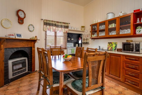 Dillons Cottage - Accommodation Directory 2