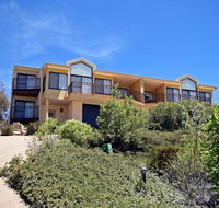 Dromaius 5 - Great Views of The Snowy Mountains - Accommodation Directory