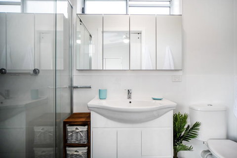 Dundas By The Bay - Accommodation Directory 2