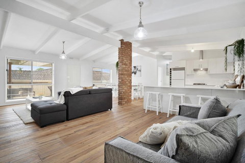 Dundas By The Bay - Accommodation Directory 3