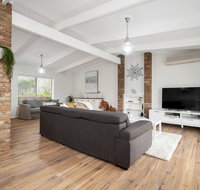 Dundas By The Bay - Accommodation Directory