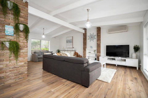 Dundas By The Bay - Accommodation Directory 0