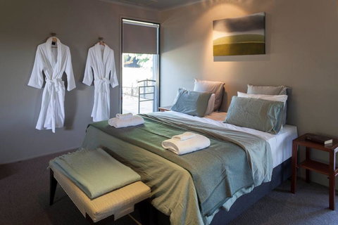 East Wing - Accommodation Directory 3