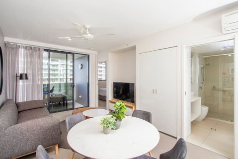 Elite Elegance 2BR@Hamilton APT With Parking - Accommodation Directory 2