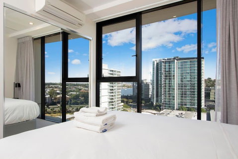 Elite Elegance 2BR@Hamilton APT With Parking - Accommodation Directory 3