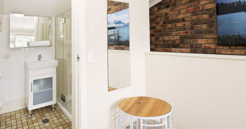 Ellswood 9 - Accommodation Directory 2