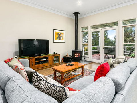 Elm Cottage - Accommodation Directory 3