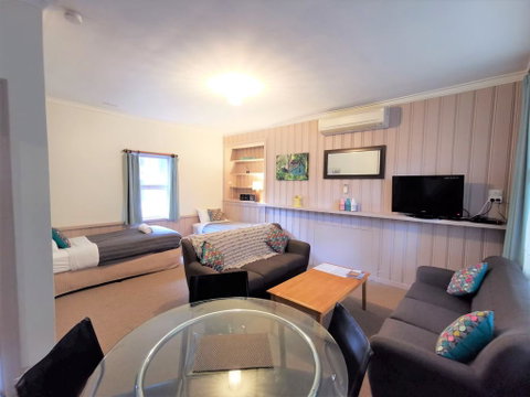 Elm Lodge Bright - Accommodation Directory 1
