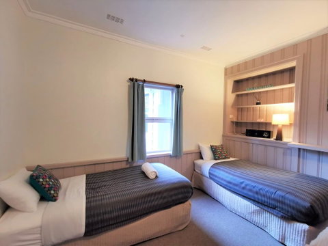 Elm Lodge Bright - Accommodation Directory 2