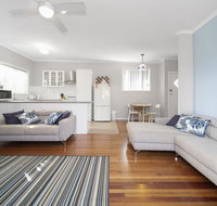 Eloora House Blue bay - Accommodation Directory