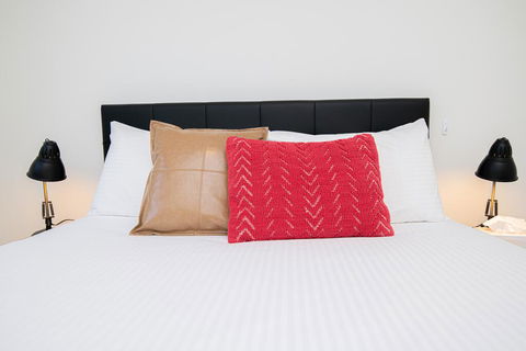 Endsleigh II - Cosy 2 Bedroom Villa, Free Wifi, Near CBD - Accommodation Directory 1