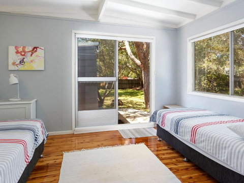 Enjoy The Soothing Sea Breeze - Accommodation Directory 2