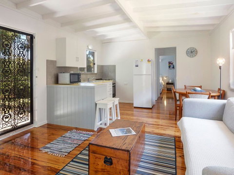Enjoy The Soothing Sea Breeze - Accommodation Directory 0