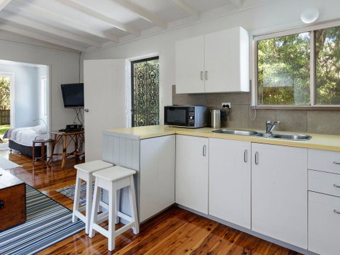 Enjoy The Soothing Sea Breeze - Accommodation Directory 1