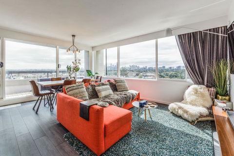 Exquisite 2 Bed Apartment With Beach & City Views - Accommodation Directory 0