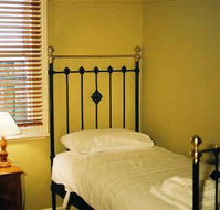 Eyre House - Accommodation Directory