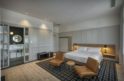Farmers Home Hotel - Accommodation Directory 2