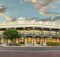 Farmers Home Hotel - Accommodation Directory