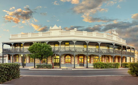 Farmers Home Hotel - Accommodation Directory 0