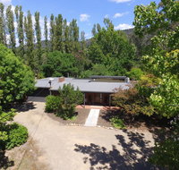 Farrington House - On the banks of the Ovens River - Accommodation Directory
