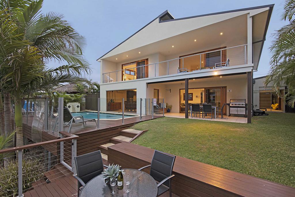 Broadbeach Waters QLD Accommodation Directory