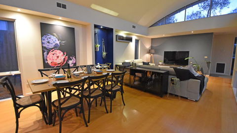 FLORENCE HOUSE Sundrenched Luxury With Pool & Deck - Accommodation Directory 3