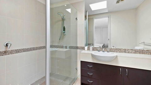 FLORENCE HOUSE Sundrenched Luxury With Pool & Deck - Accommodation Directory 2