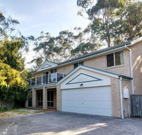 Four Bedroom Quality Townhouse - Accommodation Directory