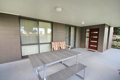 FRASERS COTTAGE- 23 Castle St Laurieton - Accommodation Directory 2
