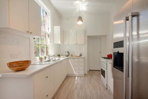 FUN TIMES In HUGE House 1 Minute To SYDNEY HARBOUR - Accommodation Directory 2