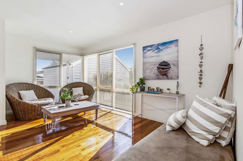 GDay Beach House - Accommodation Directory 1