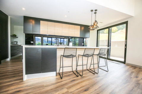 Glass House - Bright - Accommodation Directory 2