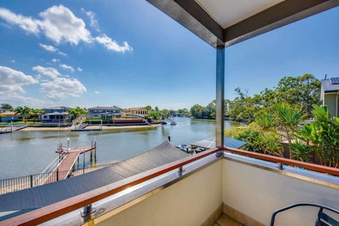 Gold Coast Stunning Waterfront Holiday Retreat - Accommodation Directory 1
