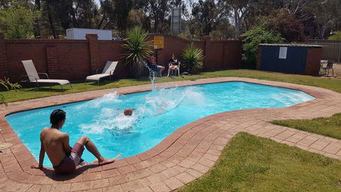 Golden Country Motel And Caravan Park - Accommodation Directory 1