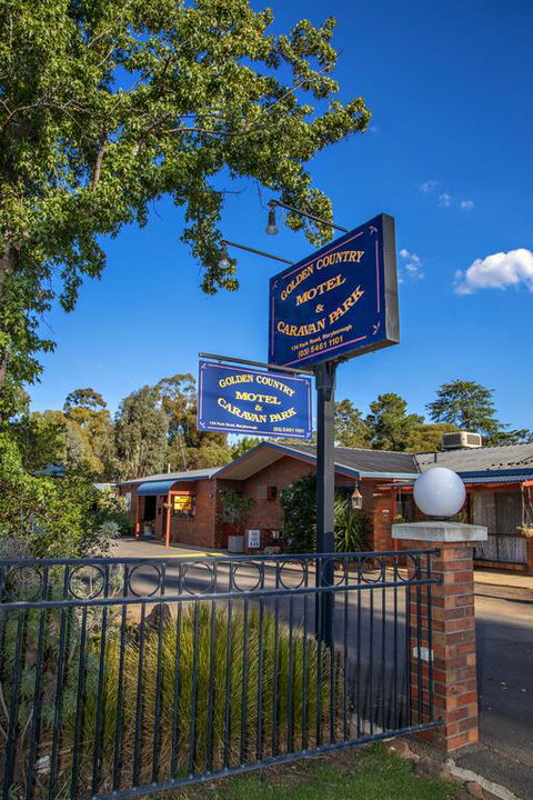Golden Country Motel And Caravan Park - Accommodation Directory 3