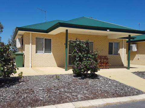 Golden Ponds - Accommodation Directory 3