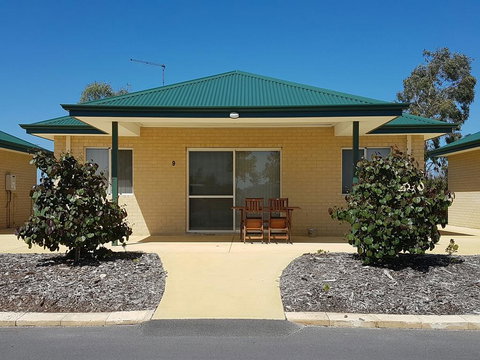 Golden Ponds - Accommodation Directory 1