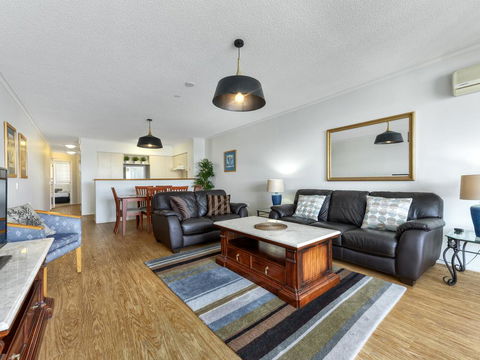 Goldsborough Place Apartments - Accommodation Directory 3