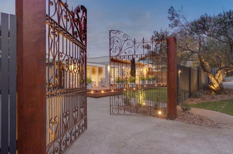 Grand Capella Villa 1 - Accommodation Directory 0