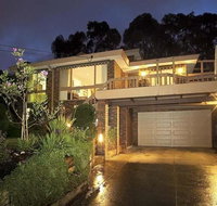 Great Views/Location 5 bedrooms in Glen Waverley - Accommodation Directory