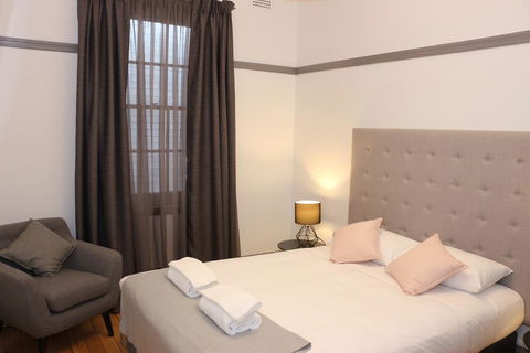 Guildford Hotel - Accommodation Directory 1