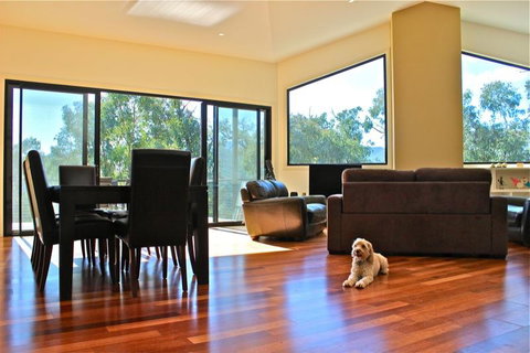 Gumtree Villa - Accommodation Directory 0