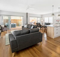 HALE KUPA Rye Beach House Spa Table Tennis - Accommodation Directory