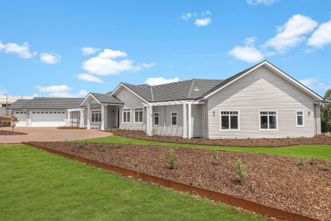 Hamptons On Figtree - Accommodation Directory 3