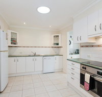 Happy Tails'  55 Pantowora Street - pet friendly air conditioned - Accommodation Directory