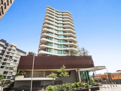 HARBOURSIDE- Hosted By: L'Abode Accommodation - Accommodation Directory 3