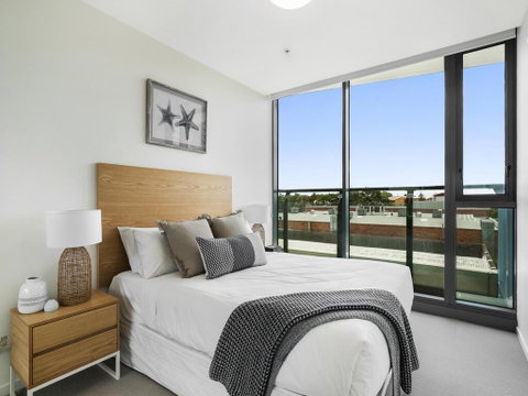 HARBOURSIDE- Hosted By: L'Abode Accommodation - Accommodation Directory 2